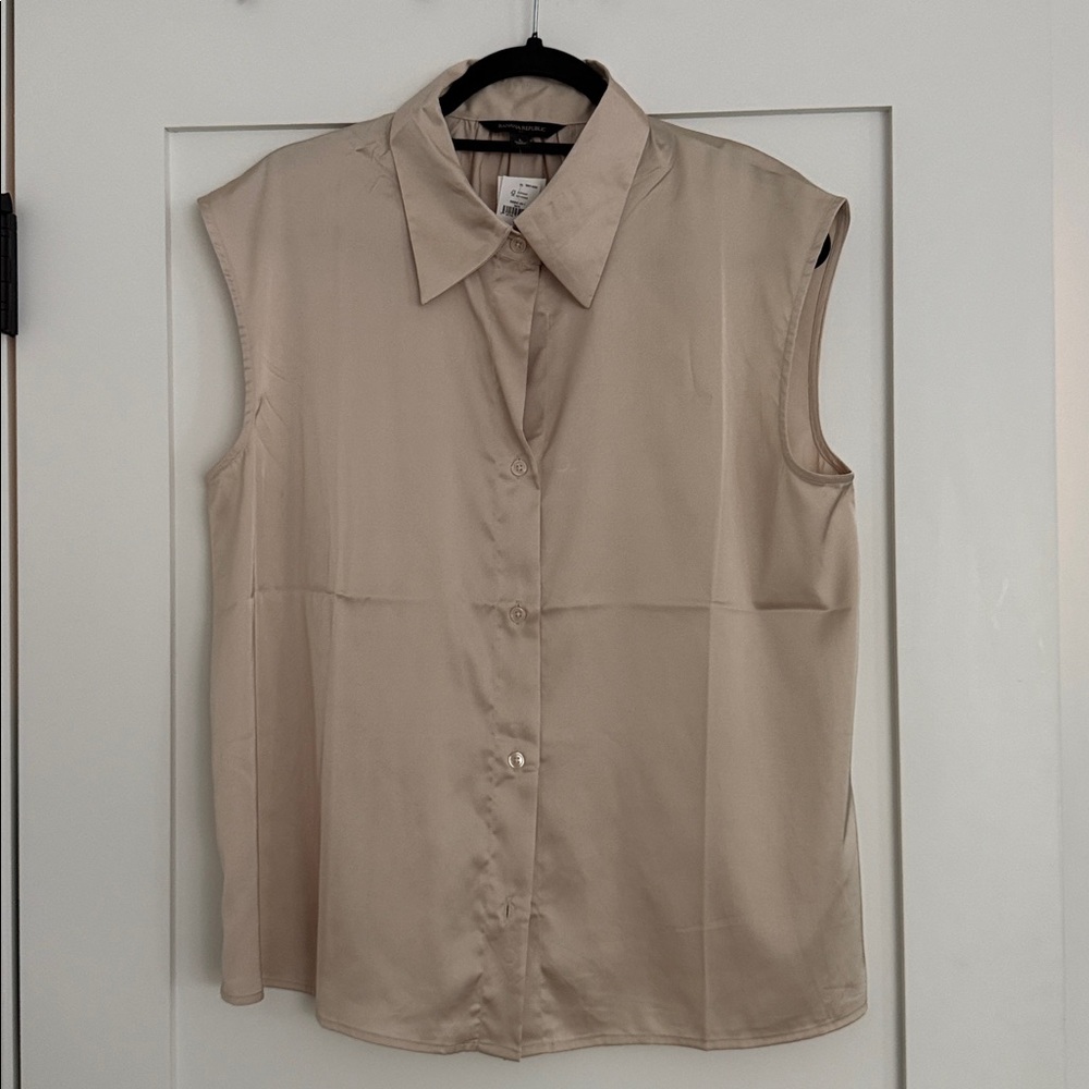 NWT Banana Republic Light Tan Collared Blouse